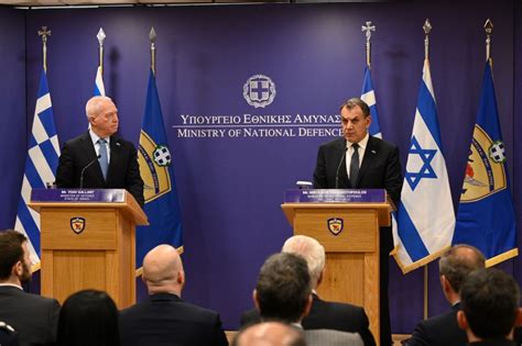 "Ο ισραηλινός υπουργός άμυνας ανακοινώνει ότι ο Χαμενεΐ δεν επιτρέπεται πλέον να υπάρχει"