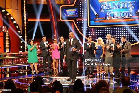 "Celebrity Family Feud" Joey Lawrence vs. Mario Lopez/Ed Asner vs …