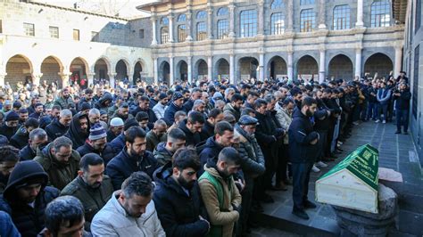 "Filozof Ramazan"ın cenazesi Diyarbakır'da defnedildi - Son Dakika Haberleri