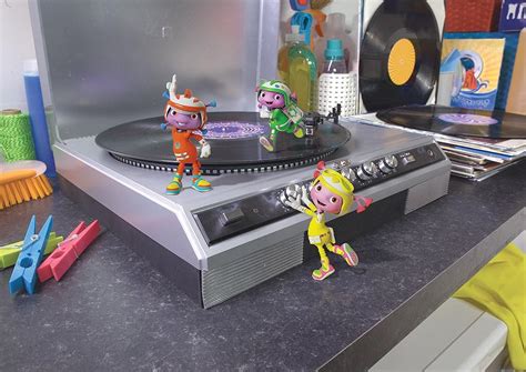 "Floogals" Project: Record Player (TV …