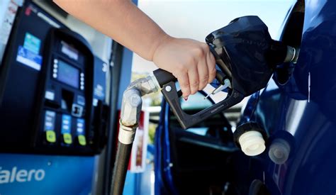 $10-a-barrel oil price plunge should bring relief at gas pump