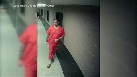 $10K reward for info on escaped inmate