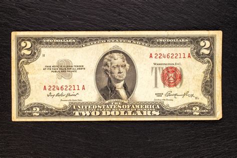 To find the value of your $2 bill, look at the year and seal color. Bills with red, brown and blue seals from 1862 through 1917 can be worth up to $1,000 or more on the U.S. Currency Auctions ...