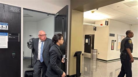 $200,000 bail set for Detroit clerk who locked door before customers were shot