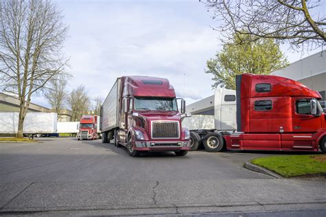 The average cost to lease a semi truck is between $1,600 to $2,500 per month for new trucks. Used trucks average between $800 to $1,600 per month. Keep in mind that you will likely still need to pay a down payment if you're leasing from a dealer. How Much Will My Semi Truck Repair Cost?. 