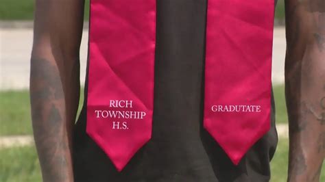 'Gradutate': Over 600 high school students receive misspelled stoles for graduation