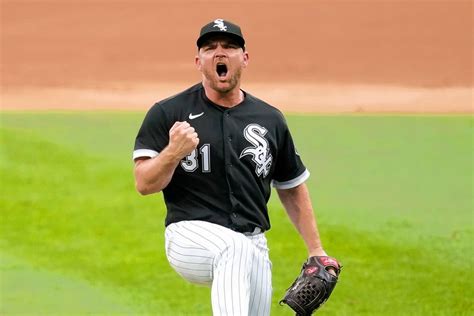 'I'm cancer free': White Sox closer Liam Hendriks is in remission