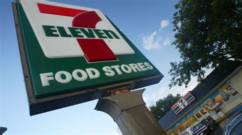 'I'm going to shoot you': Pair charged after defiant 7-Eleven clerk ignores threats in Elmhurst
