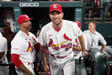 'I love this city' - Wainwright thanks St. Louis fans, family after 200th win