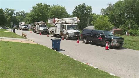 'It’s hotter inside than outside' - On 4th day of outages, Ameren hopes most will be fixed Wednesday night