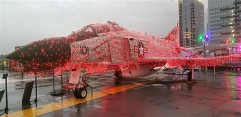 'Jingle Jets': Celebrate the holiday season at USS Midway Museum