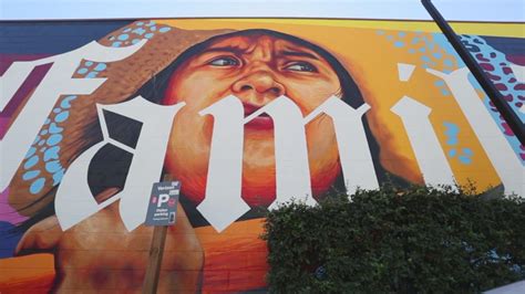 'Para Mi Familia': New mural hits close to home for Latinos