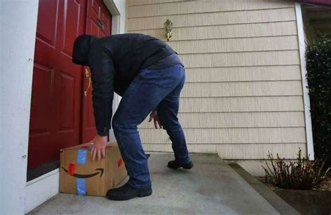 'Tis the season: Holiday shoppers warned of porch pirates