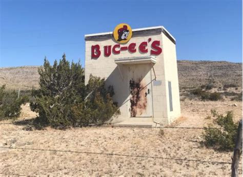 'World's smallest Buc-ee's' reappears in West Texas desert