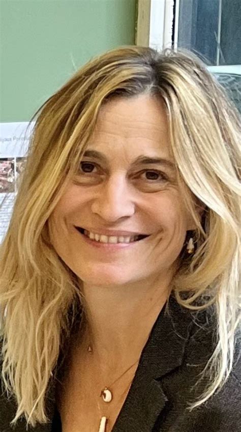 , Anne Cresci. Paper,