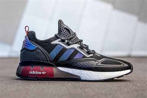 : Adidas Zx 2k.