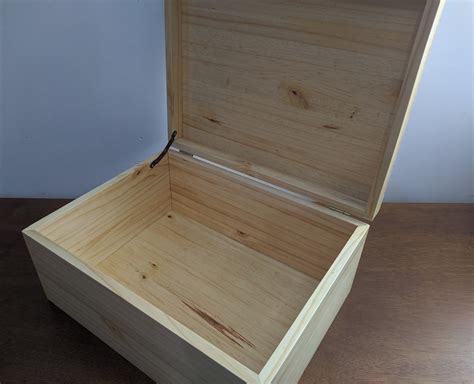 caixa com tampa de madeira