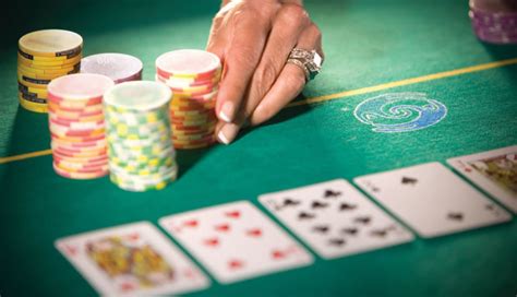 como funcionam as apostas no poker