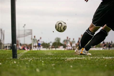 futbol oyun kurallari oyun alanini terk eden oyuncular