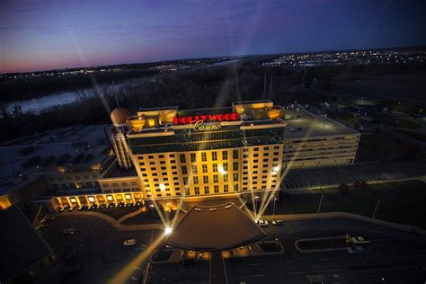 hotels close to hollywood casino