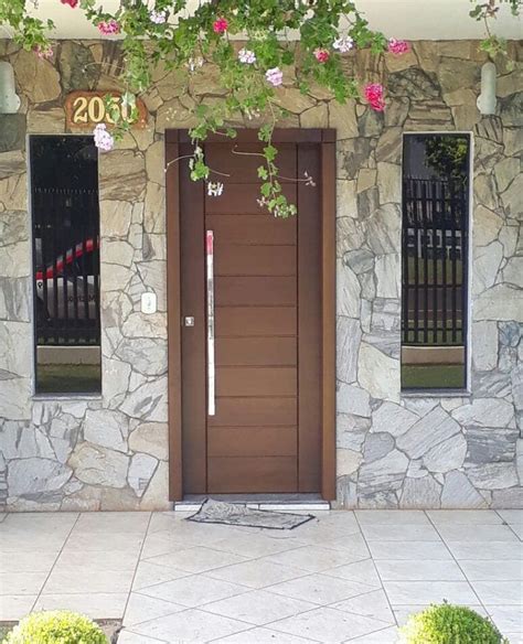 porta entrada madeira