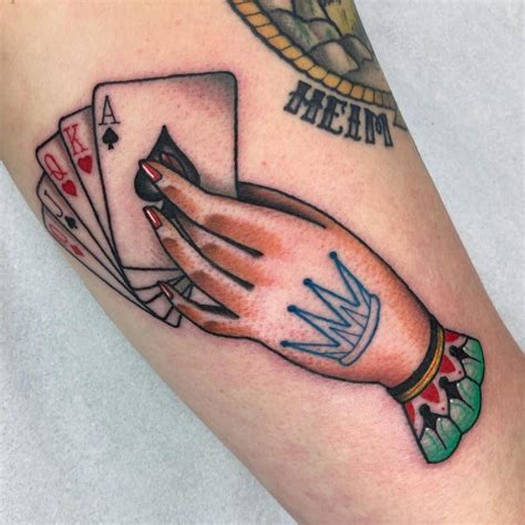 tatuagem de baralho no braço
