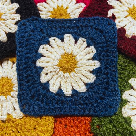 [Photo Tutorial] Simple Daisy Granny Square Pattern With Lots Of