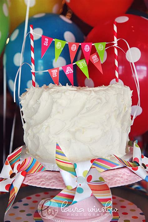 {DIY Party Projects} Mini Cake Bunting Tutorial & Free Printable Alphabet Pages! The TomKat