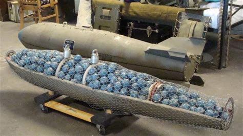 ¿Cuáles son las municiones de racimo que se espera que Estados Unidos suministre a Ucrania y por qué son tan controvertidas?