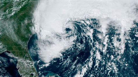 ¿Hacia dónde se dirige la tormenta tropical Ophelia y qué lugares de EE.UU. impactaría?
