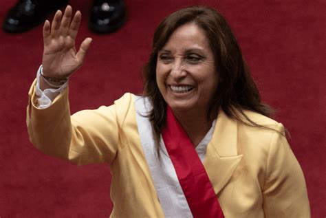 ¿Quién es Dina Boluarte, la nueva presidenta de Perú?