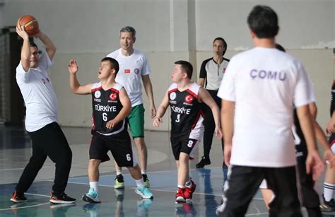 Çanakkale'de Down Sendromlu Basketbol Milli Takımı, kent protokolüyle maç yaptıs