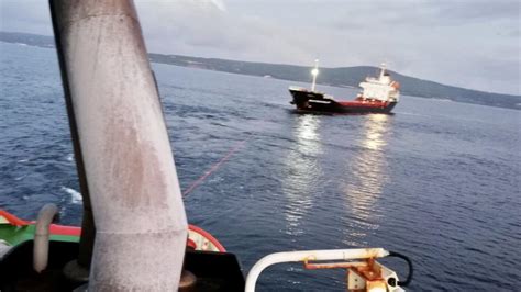 Çanakkale Boğazı'nda dümen arızası yapan gemi kurtarıldı - Son Dakika Haberleri