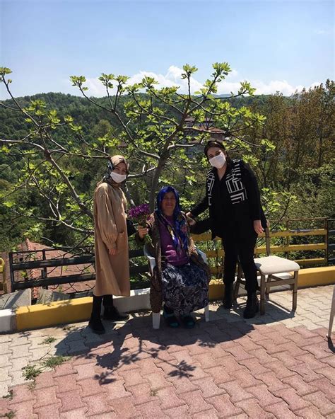 Çenesuyu Bizim Değerimiz Koronavirüsle mücadele kapsamında hijyen tedbirlerinin en üst seviyede uygulandığı Çenesuyu Kaşık Tesisleri'nde depo inşası ile birlikte çevre düzenlemesi yapılıyor.