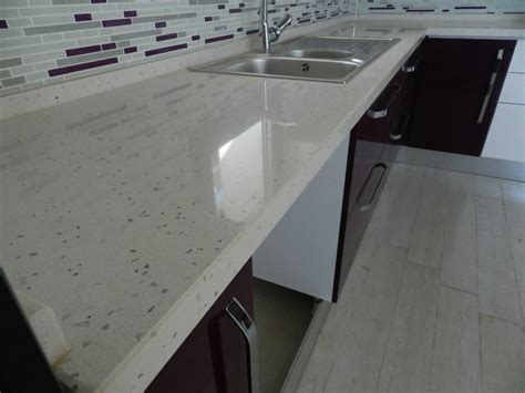 Çimstone kuvars yüzey kaplama ile mutfak ve banyo tezgahı üretiminde sektöre adını veren öncü firmadır.