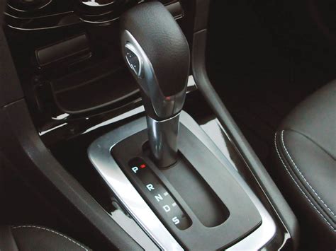 È possibile cambiare auto automatica in manuale. - Nissan patrol y61 series electronic service manual.