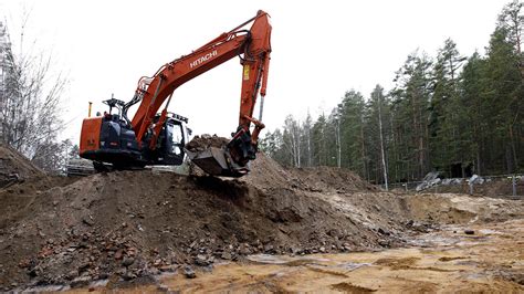 Öljyhiilivedyillä pilaantuneen maan kunnostus lihaluujauhol