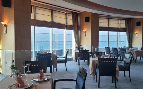 Özel anları paylaşmanın en güzel Carême Restaurant İzmir. 