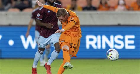 Úlfarsson’s late goal helps Dynamo earn 1-1 draw with Dallas
