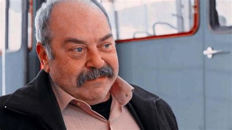 Ünlü oyuncu Ali Düşenkalkar'ın ölümüyle ilgili henüz net bir bilgi .