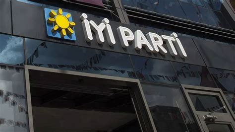 İYİ Parti İzmir İl Başkanı görevden alındı, il yönetimi istifa etti