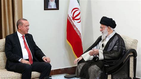 İran dini lideri Hamaney: İsrail’e saldıranların ellerinden öpüyoruz