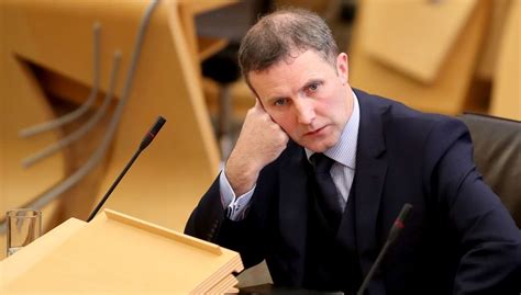 İskoçya Sağlık Bakanı Michael Matheson''dan açıklama: Çocuklarının internet faturası istifa getirdi