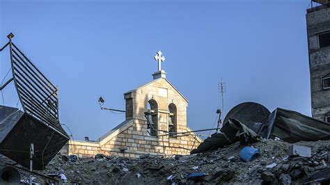 İsrail, Gazze’deki kilise ve camiyi vurdu