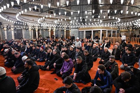 İstanbul'da Miraç Kandili dualarla idrak edildis