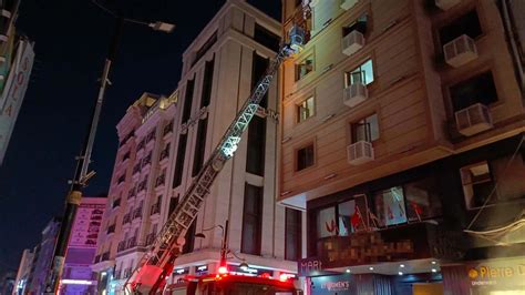 İstanbul'da otel yangını: Mahsur kalan 20 kişi kurtarıldı - Son Dakika Haberleri