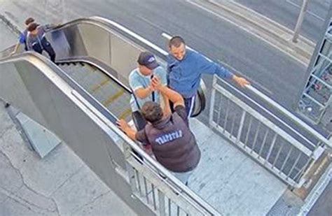 İstanbul’da metrobüs durağındaki yürüyen merdivenlere sabotaj