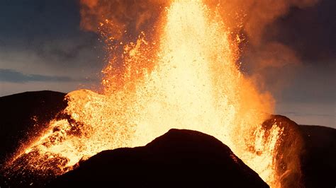 İzlanda''da aynı bölgede üçüncü volkanik patlama