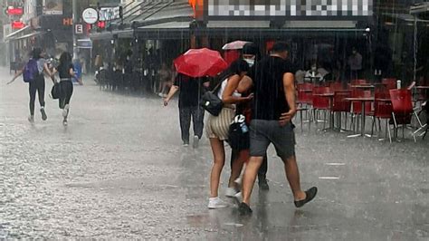 İzmir''in kıyı ilçeleri için kuvvetli yağış uyarısı