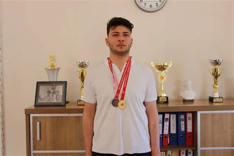 Şehit Mehmet Günenç Anadolu Lisesi öğrencisi, güreşte il birincisi oldus